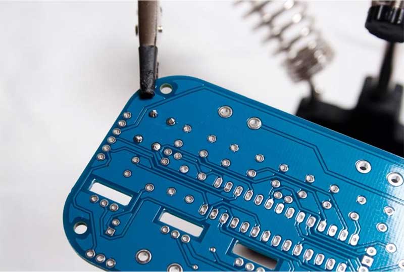 Here you can see the leads clipped close